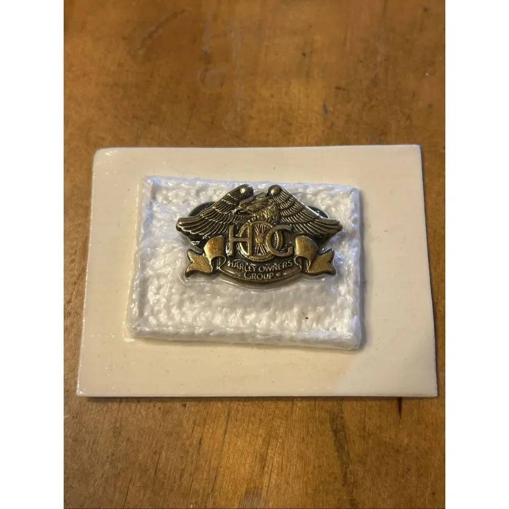 Harley-Davidson HOG 1983 Pin NIP Sealed (5278)